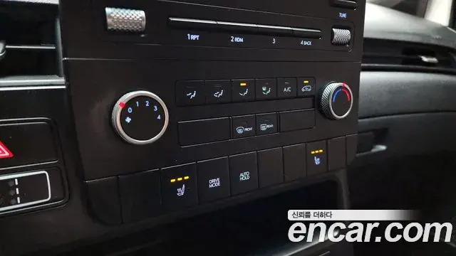 Hyundai Staria 2024 — ფოტო 1/20