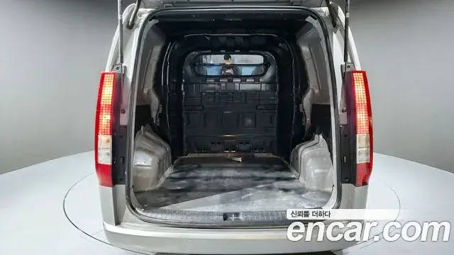 Hyundai Staria 2024 — ფოტო 8/20