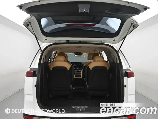 Kia Carnival 2022 — Фото 19/20