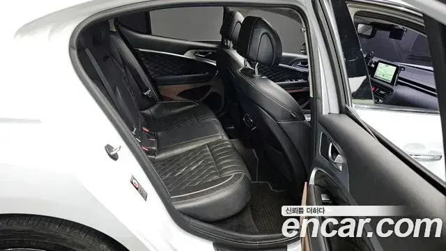 Genesis G70 2018 — ფოტო 15/20