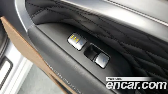 Genesis G70 2018 — ფოტო 8/20