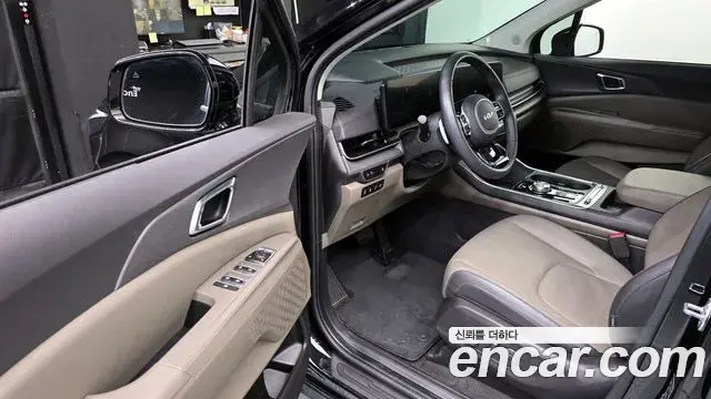 Kia Carnival 2024 — Photo 14/20