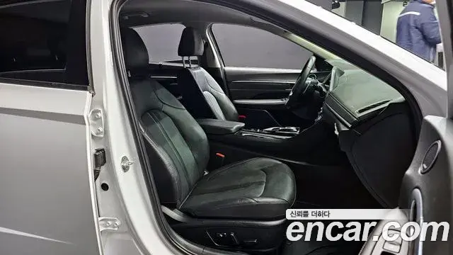 Hyundai Sonata Hybrid 2022 — ფოტო 13/20