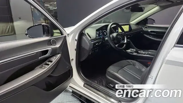 Hyundai Sonata Hybrid 2022 — ფოტო 18/20