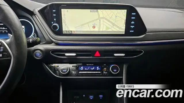 Hyundai Sonata Hybrid 2022 — ფოტო 19/20