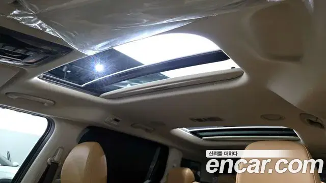 Kia Carnival 2022 — Фото 18/20