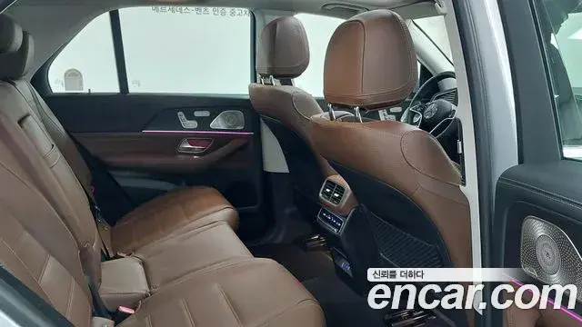 Mercedes-Benz GLE-Class 2025 — Photo 10/20
