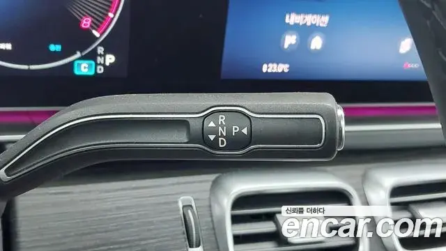 Mercedes-Benz GLE-Class 2025 — Photo 14/20