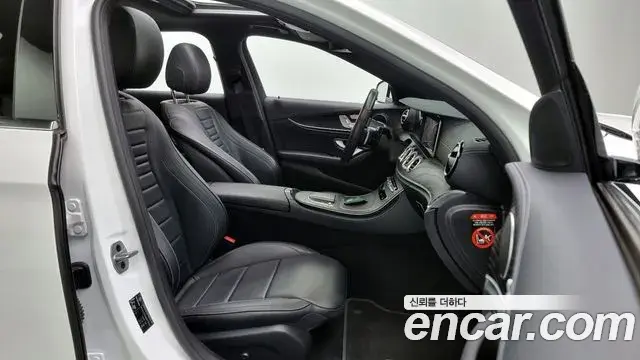 Mercedes-Benz E-Class 2021 — Фото 10/20