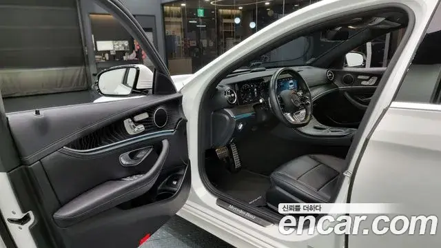 Mercedes-Benz E-Class 2021 — Фото 11/20