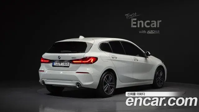 BMW 1 Series 2022 — Фото 1/20