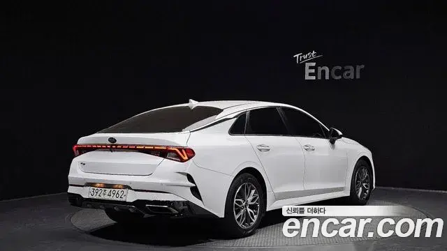 Kia K5 2021 — ფოტო 7/20