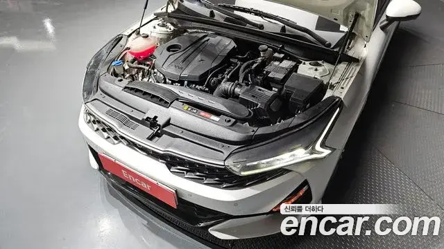 Kia K5 2021 — ფოტო 14/20