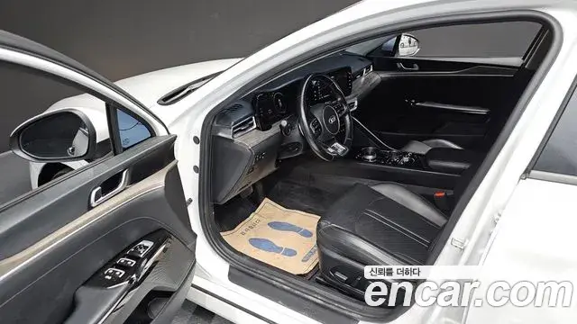 Kia K5 2021 — ფოტო 17/20