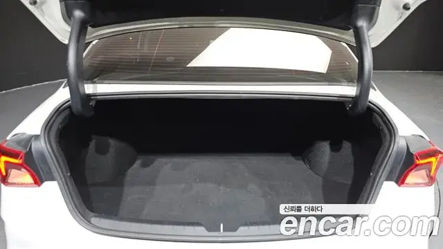Kia K5 2021 — ფოტო 11/20