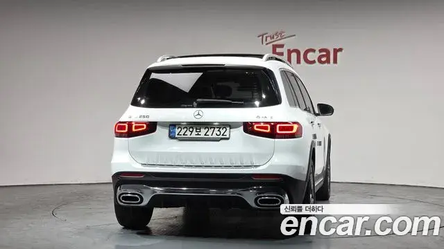 Mercedes-Benz GLB-Class 2021 — Фото 4/20