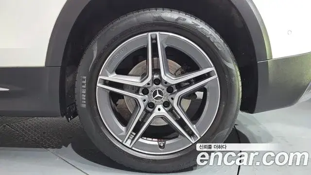 Mercedes-Benz GLB-Class 2021 — Фото 5/20