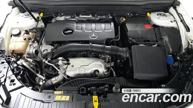 Mercedes-Benz GLB-Class 2021 — Фото 6/20