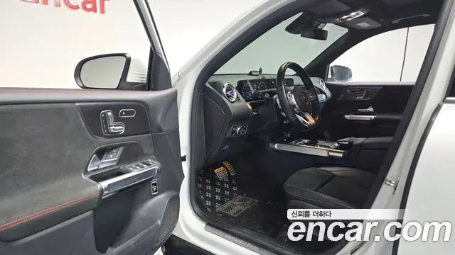 Mercedes-Benz GLB-Class 2021 — Фото 11/20