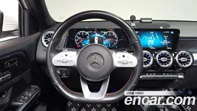 Mercedes-Benz GLB-Class 2021 — Фото 13/20