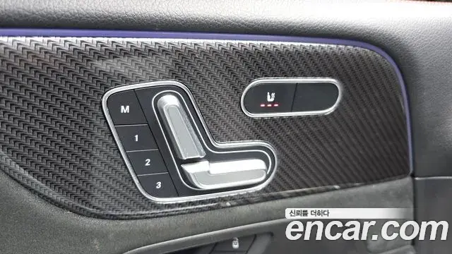 Mercedes-Benz GLB-Class 2021 — Фото 18/20