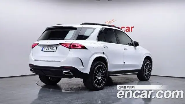 Mercedes-Benz GLE-Class 2022 — Photo 1/20