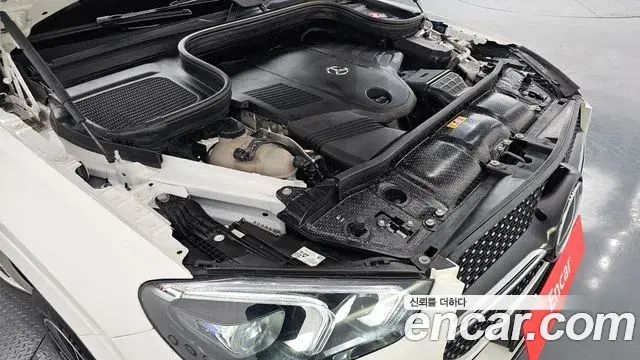 Mercedes-Benz GLE-Class 2022 — Photo 4/20
