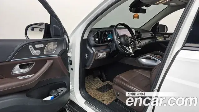 Mercedes-Benz GLE-Class 2022 — Photo 17/20