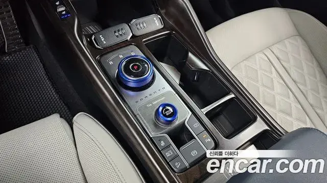 Kia Sorento 2022 — ფოტო 3/20