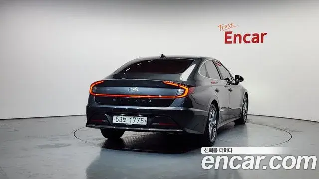Hyundai Sonata Hybrid 2019 — Photo 8/20