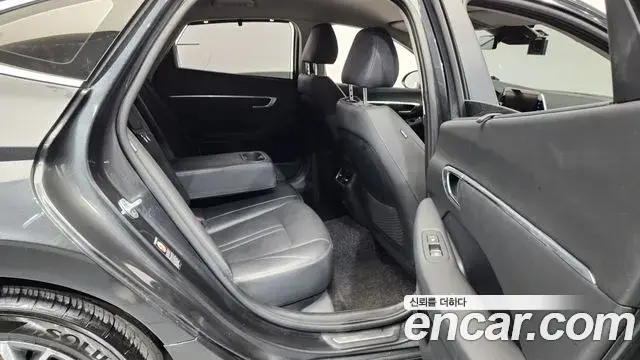Hyundai Sonata Hybrid 2019 — Photo 14/20
