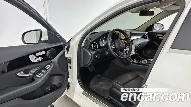 Mercedes-Benz C-Class 2019 — Şəkil 19/20