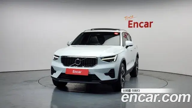 Volvo XC40 2023 — Şəkil 13/20