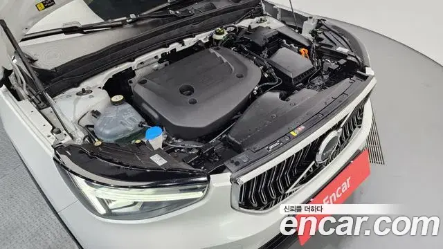 Volvo XC40 2023 — Şəkil 19/20