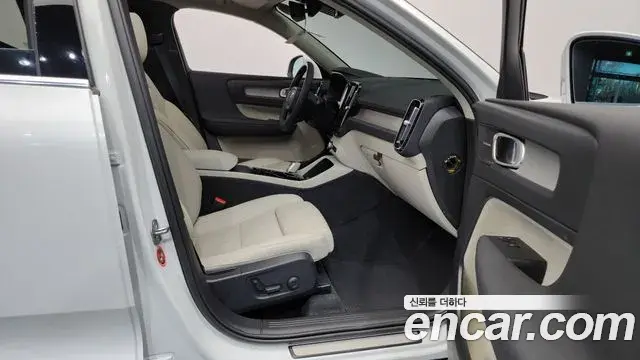 Volvo XC40 2023 — Şəkil 10/20