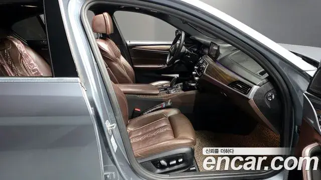BMW 5 Series 2020 — Фото 10/20