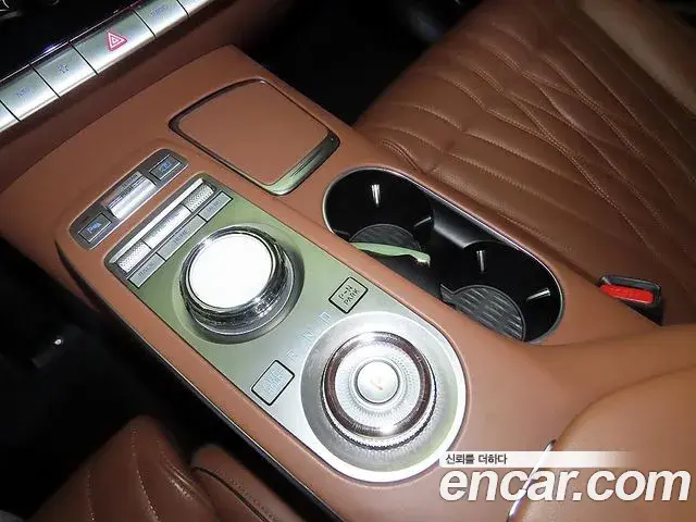 Genesis GV70 2022 — Photo 17/20
