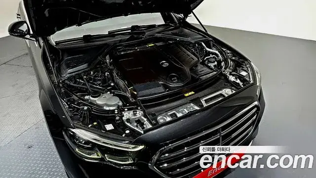 Mercedes-Benz E-Class 2024 — Photo 13/20