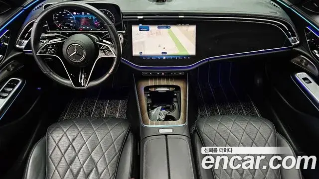 Mercedes-Benz E-Class 2024 — Photo 10/20