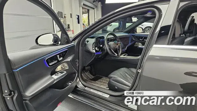 Mercedes-Benz E-Class 2024 — Photo 18/20