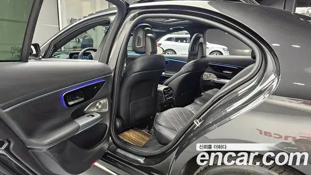 Mercedes-Benz E-Class 2024 — Photo 19/20