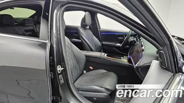 Mercedes-Benz E-Class 2024 — Photo 15/20