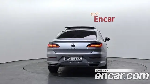 Volkswagen Arteon 2018 — ფოტო 15/20