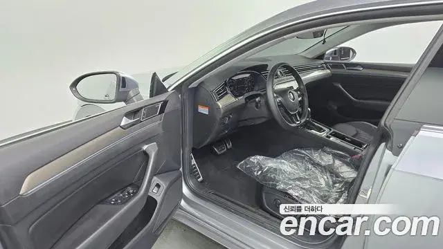 Volkswagen Arteon 2018 — ფოტო 8/20