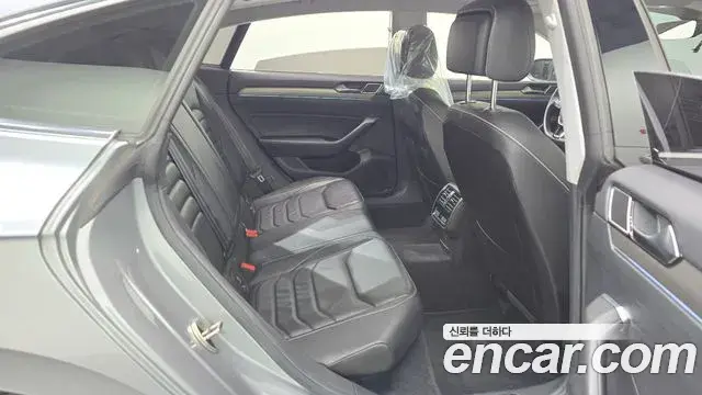 Volkswagen Arteon 2018 — ფოტო 17/20