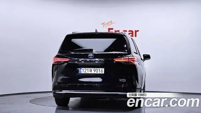 Toyota Sienna 2023 — Photo 8/20