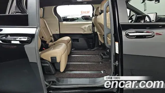 Toyota Sienna 2023 — Photo 18/20