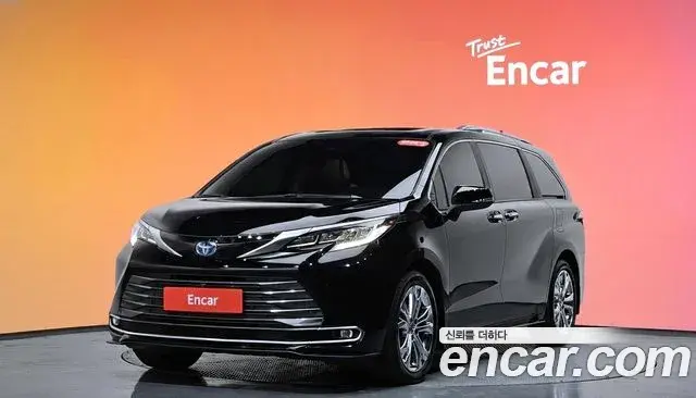 Toyota Sienna 2023 — Photo 19/20
