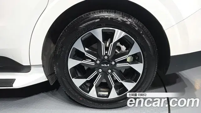 Kia Carnival 2021 — Photo 5/20