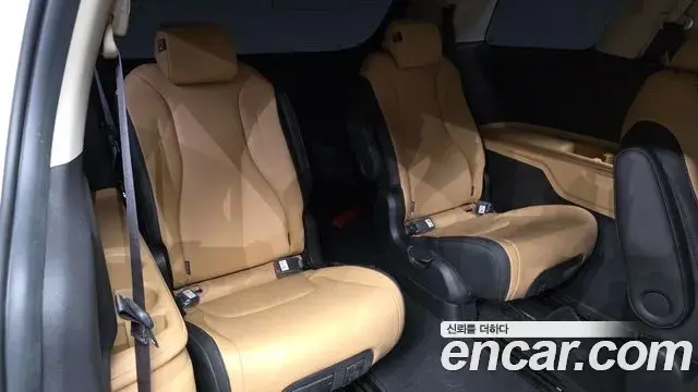 Kia Carnival 2021 — Photo 18/20